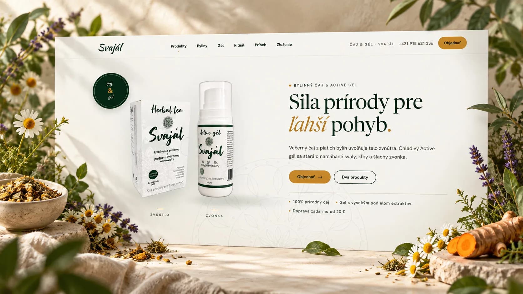 Úvodní obrazovka webu Svajál mezi bylinkami, heřmánkem a kořenem kurkumy.