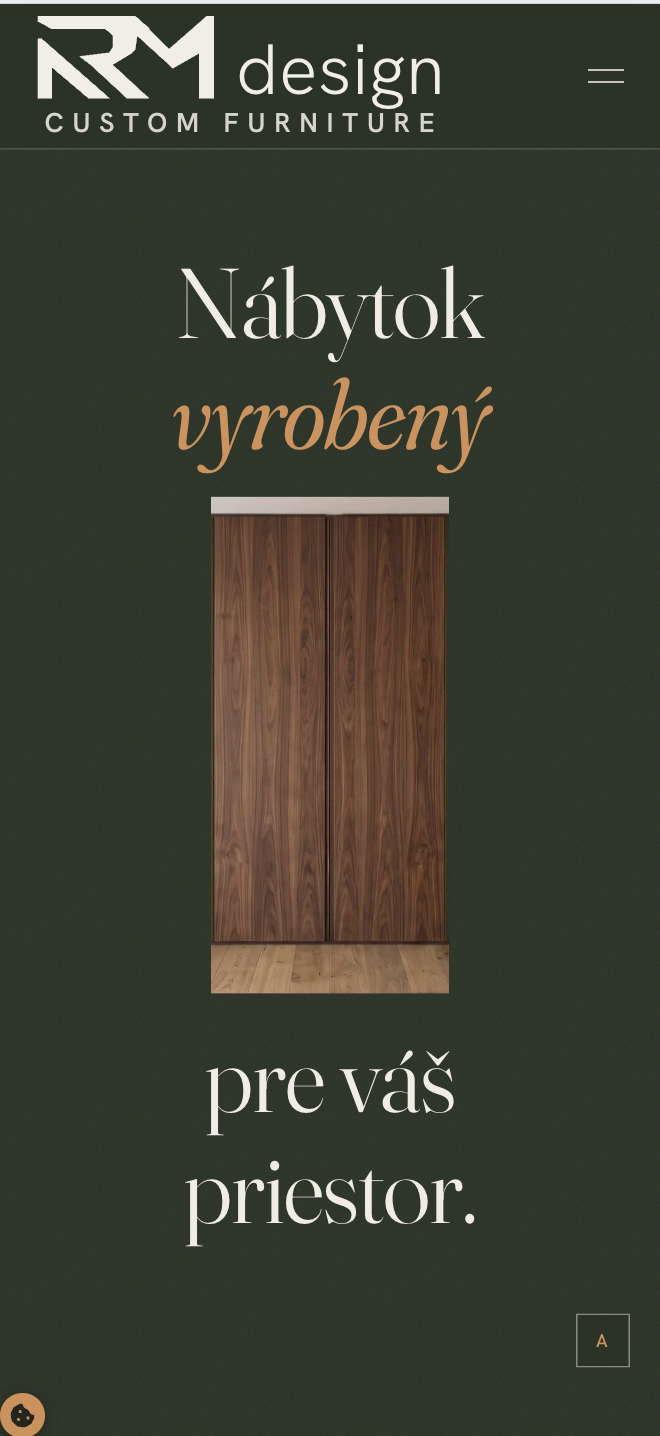 Úvodní sekce RM design na mobilu se zavřenými dvířky.